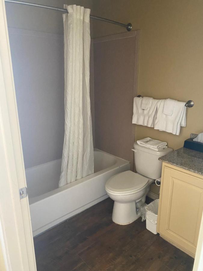 Yorktown Southern Inns And Suites Now Offering Rv Spaces For Rent מראה חיצוני תמונה