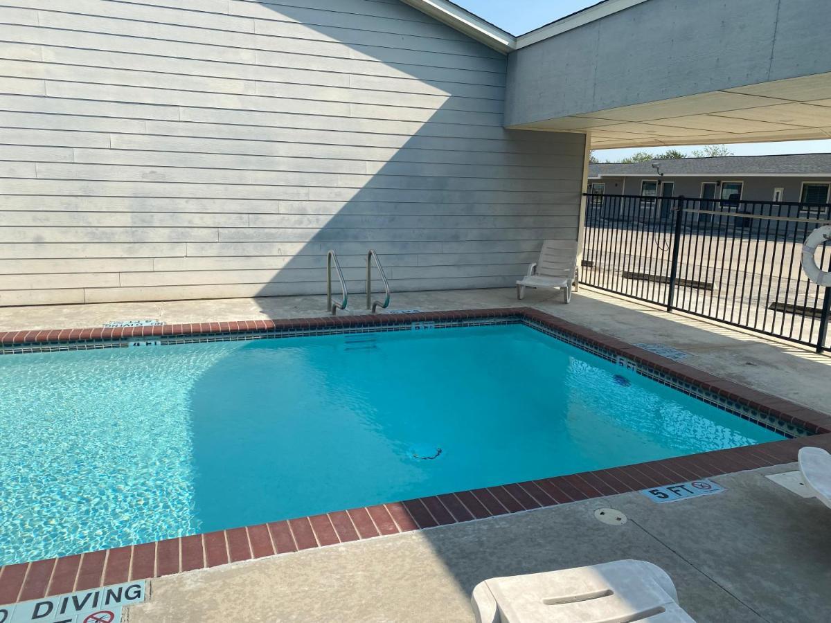 Yorktown Southern Inns And Suites Now Offering Rv Spaces For Rent מראה חיצוני תמונה