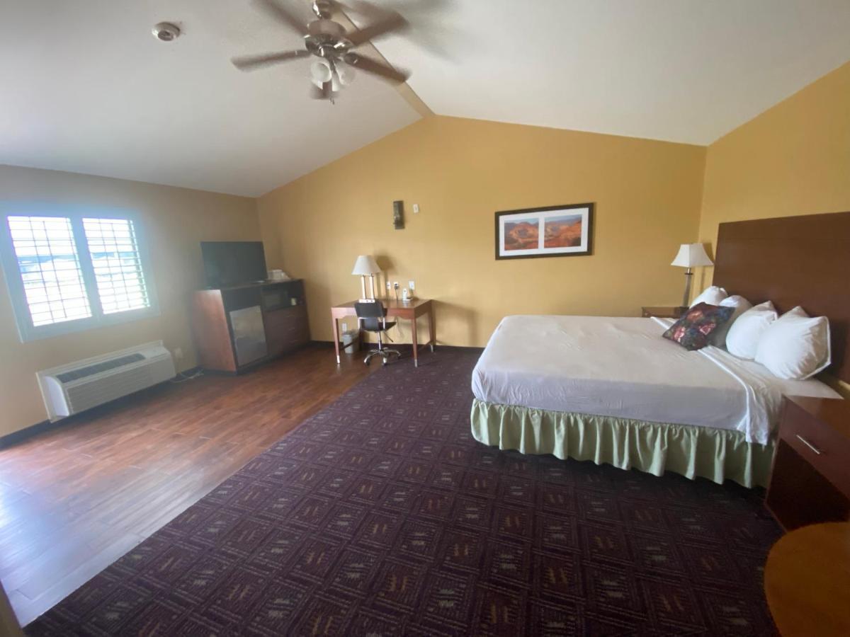 Yorktown Southern Inns And Suites Now Offering Rv Spaces For Rent מראה חיצוני תמונה
